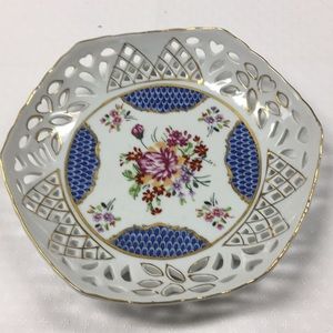 Hexagon shaped porcelain dish